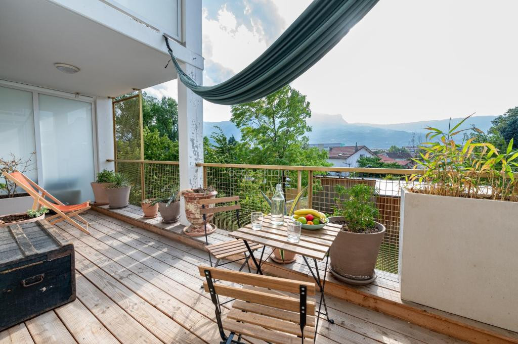 Photo de Calme et verdure: vue montagne - terrasse - wifi
