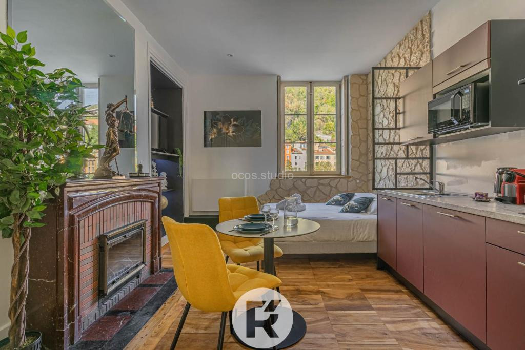 Photo de R'Apparts Studio Chic des Quais