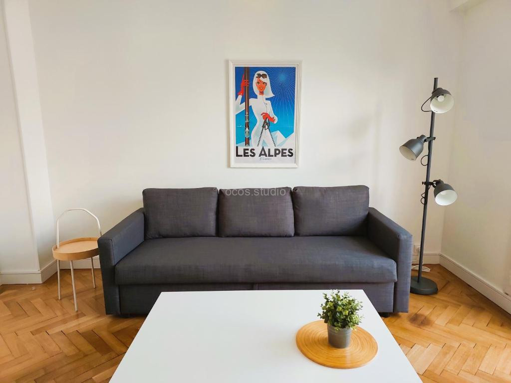 Photo de Champon - Lumineux 2 Chambres avec Garage privé - Tram à 1 min