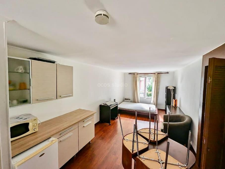 Photo de Studio Spacieux - Calme & Tout Equipé avec Wifi