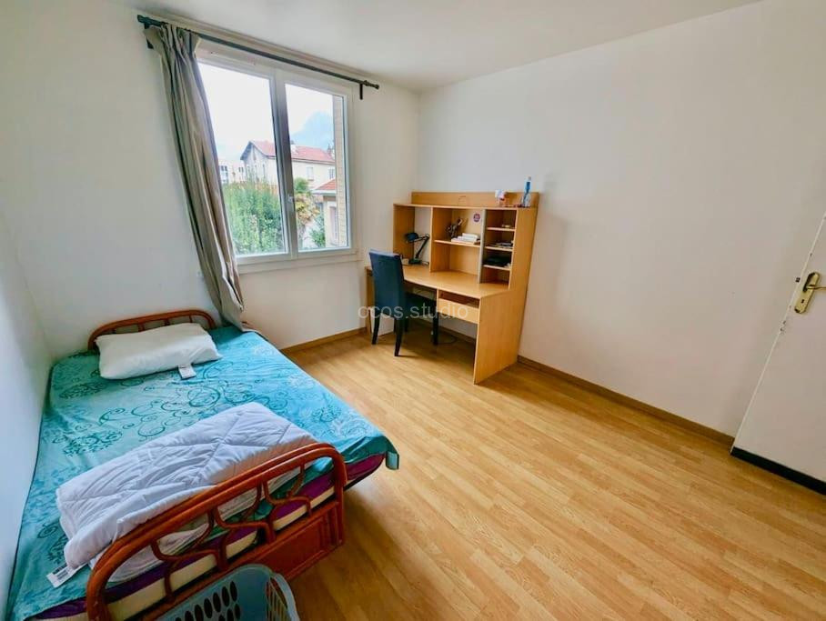Photo de Chambre au Cœur Grenoble - Calme & Tout Equipé avec WIFI