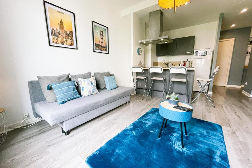 Photo de #D5 Blue Lagoon T3 Sleeps 6 Caserne de Bonne