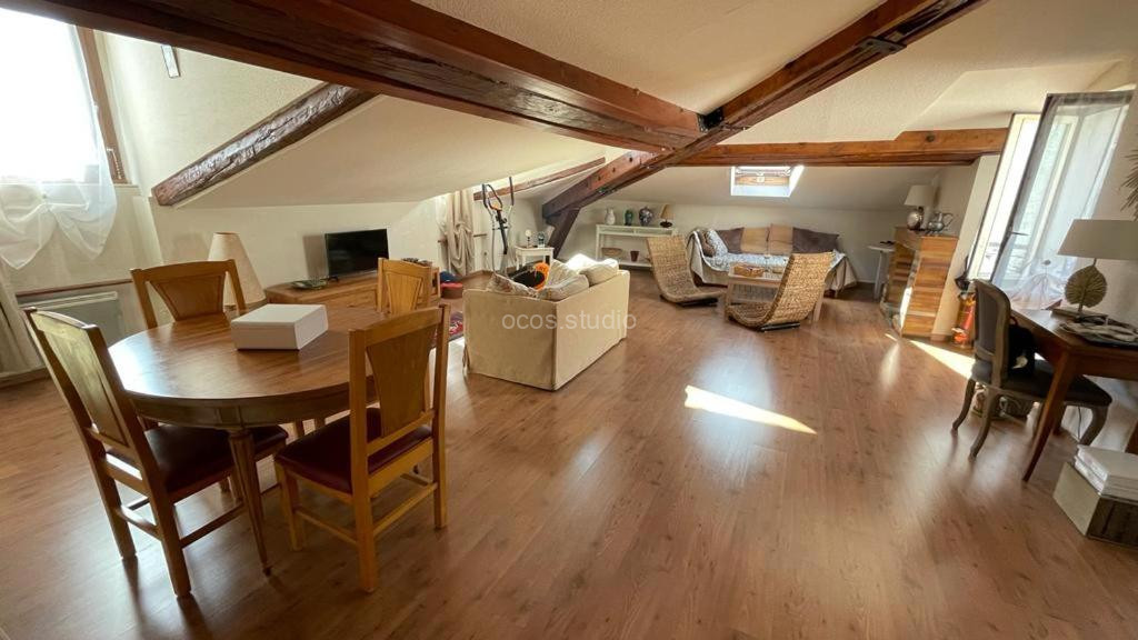 Photo de Cosy and Calm in Grenoble City Heart with free and large parking Q-Park Chavant