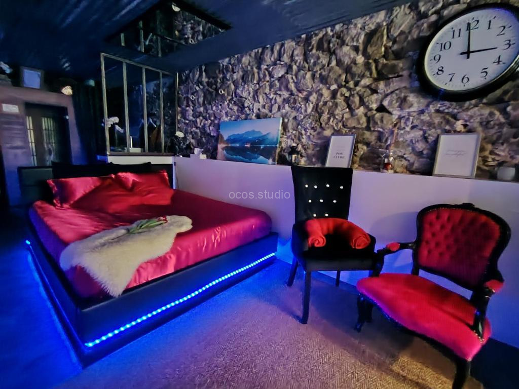 Photo de Sweet Loft Grenoble-Love Room avec jacuzzi & sauna