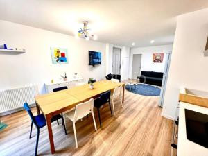 Le LEGO, 3 chambres, 8 personnes et parking, centre à Grenoble